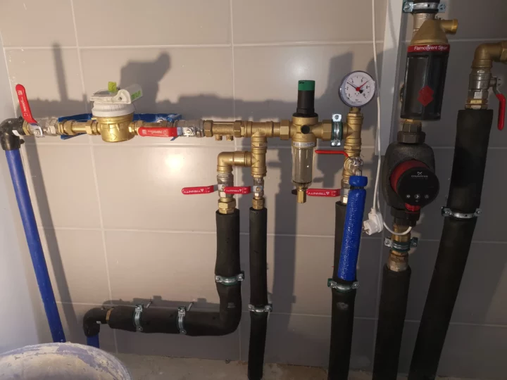 Armatura grzewcza – rodzaje i zastosowanie w instalacji grzewczej